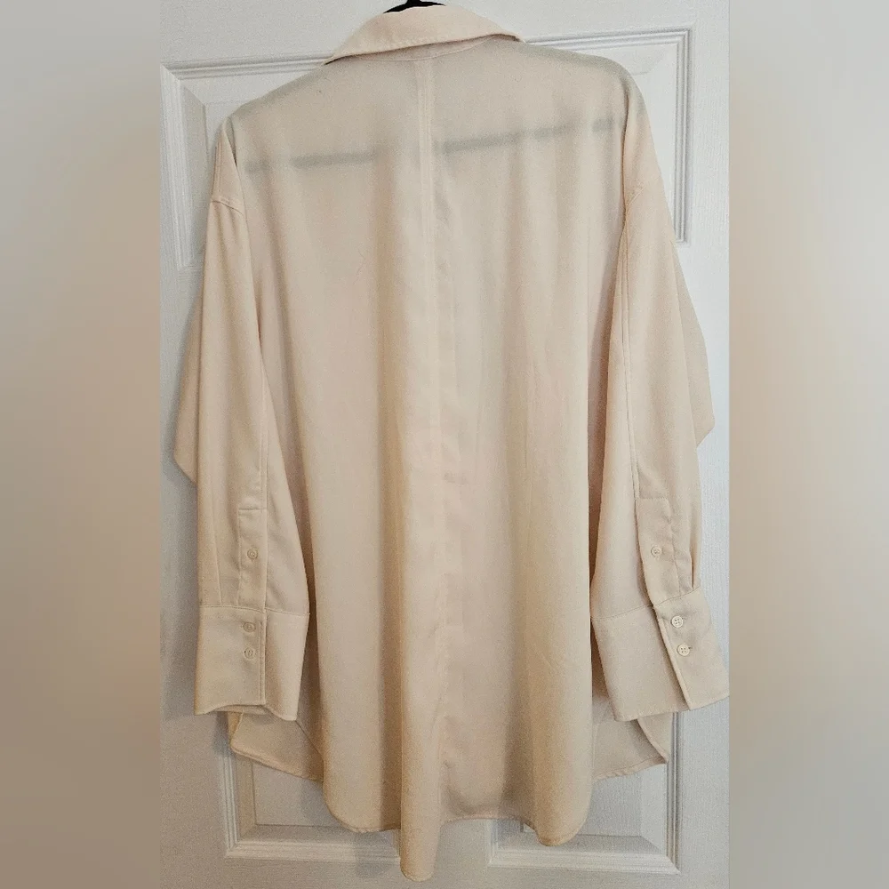 H&M Oversized  Woman's Long Sleeve Top. Size M. Fits Larger. Great Condition. - Picture 2 of 6